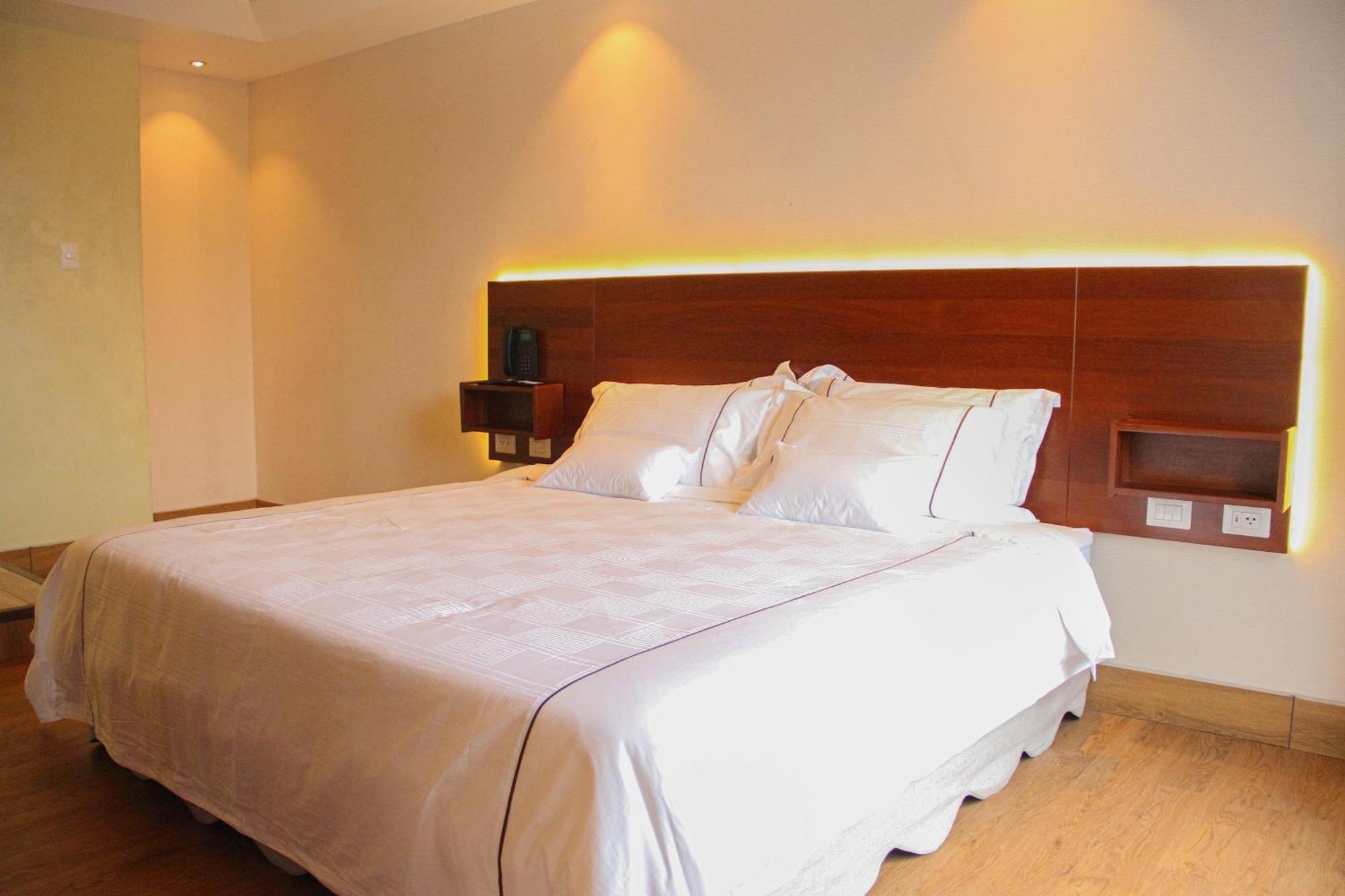 Hotel De Turistas Икитос Екстериор снимка